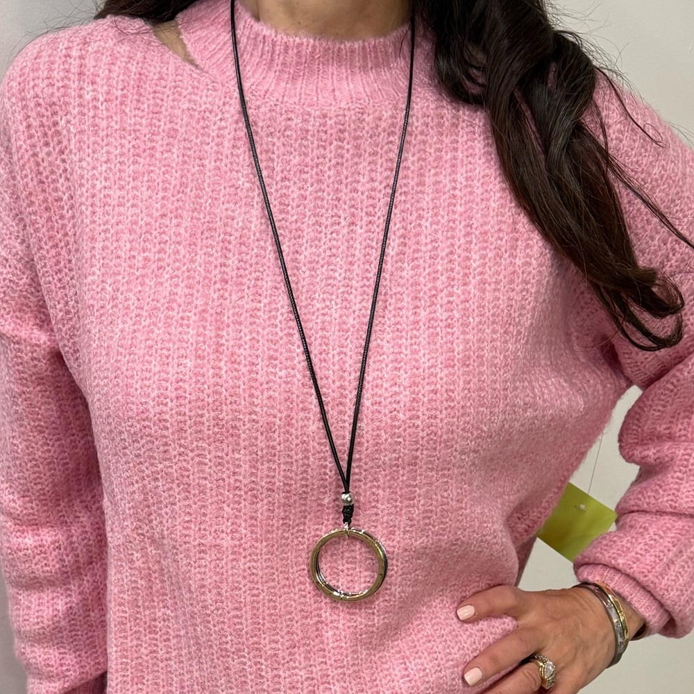 ShopEvelynne Black and Silver Circle Pendant Necklace